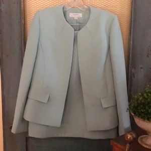 Tahari 2 piece suit
